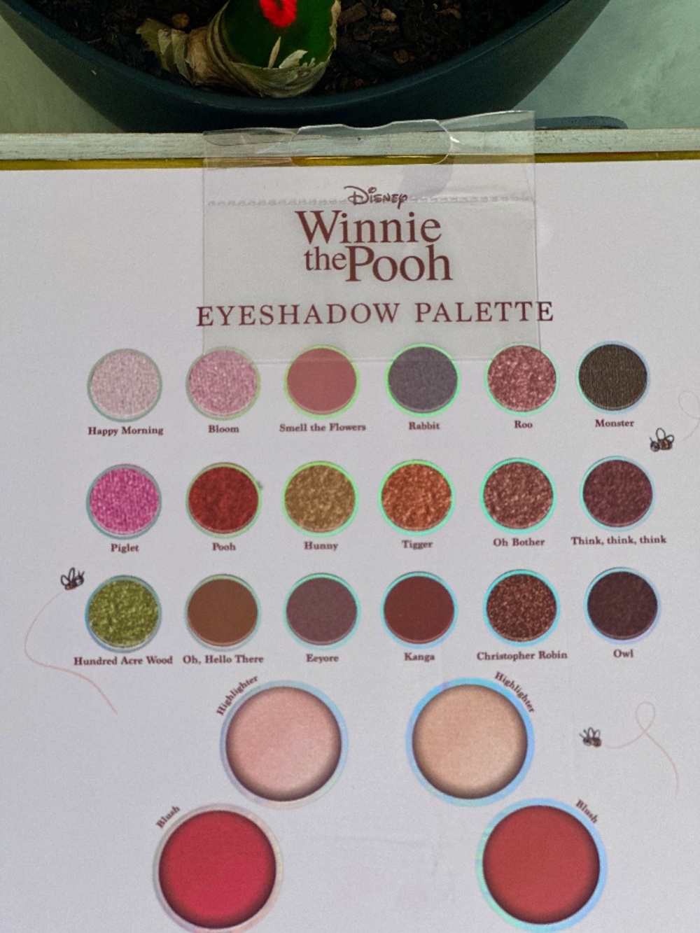 Disney Winnie the Pooh Face & Eyeshadow Palette - Picture 9 of 13